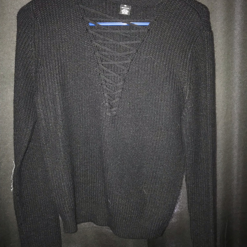 Black crossed Neck line Sweater
